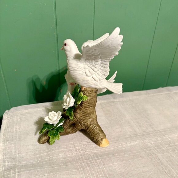 Vintage Porcelain Bisque WELLINGTON White Hand Painted Doves 9.5" Decor - Picture 3 of 7